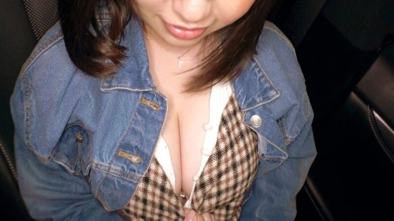 私服姿から谷間が見えるあやせちゃん